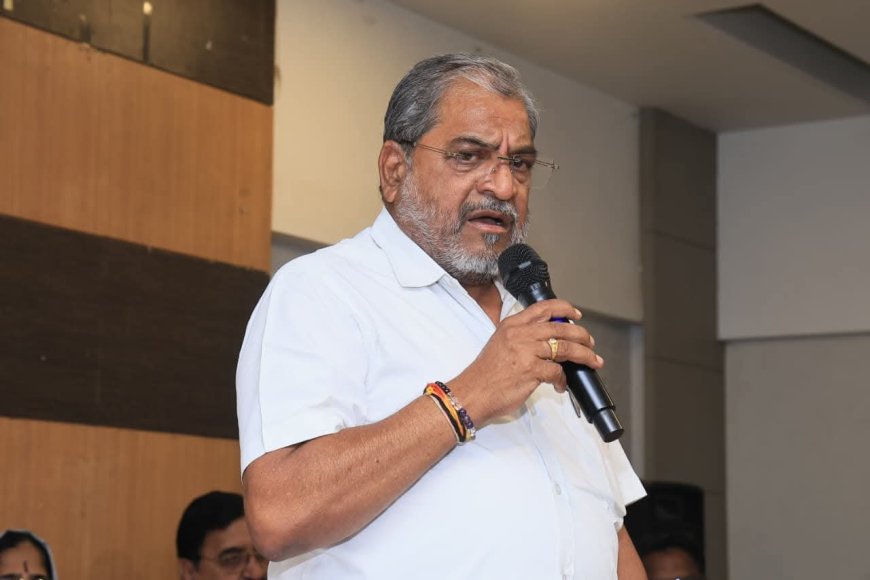 साहित्य निर्मात्यांनी शेतकरी हा करमणुकीचा विषय बनवला : माजी खासदार राजू शेट्टी यांची खंत