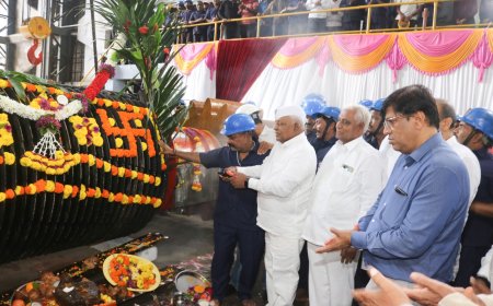 श्री.दत्त साखर शिरोळमध्ये रोलर पूजन संपन्न