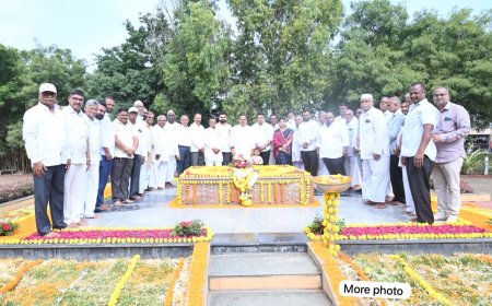 सहकारमहर्षी शामरावआण्णा पाटील यड्रावकर यांच्या स्मृतिस अभिवादन